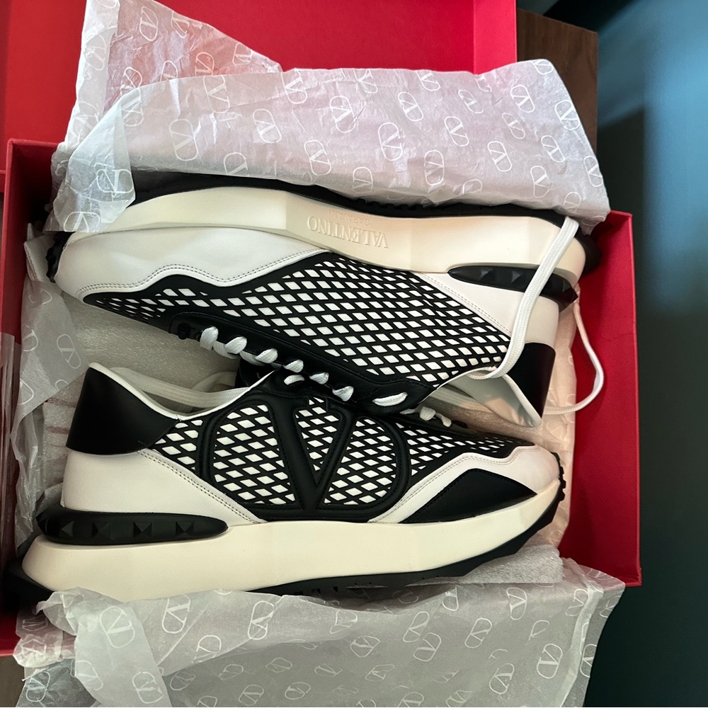 Valentino men’s sneaker sz 35 (12)